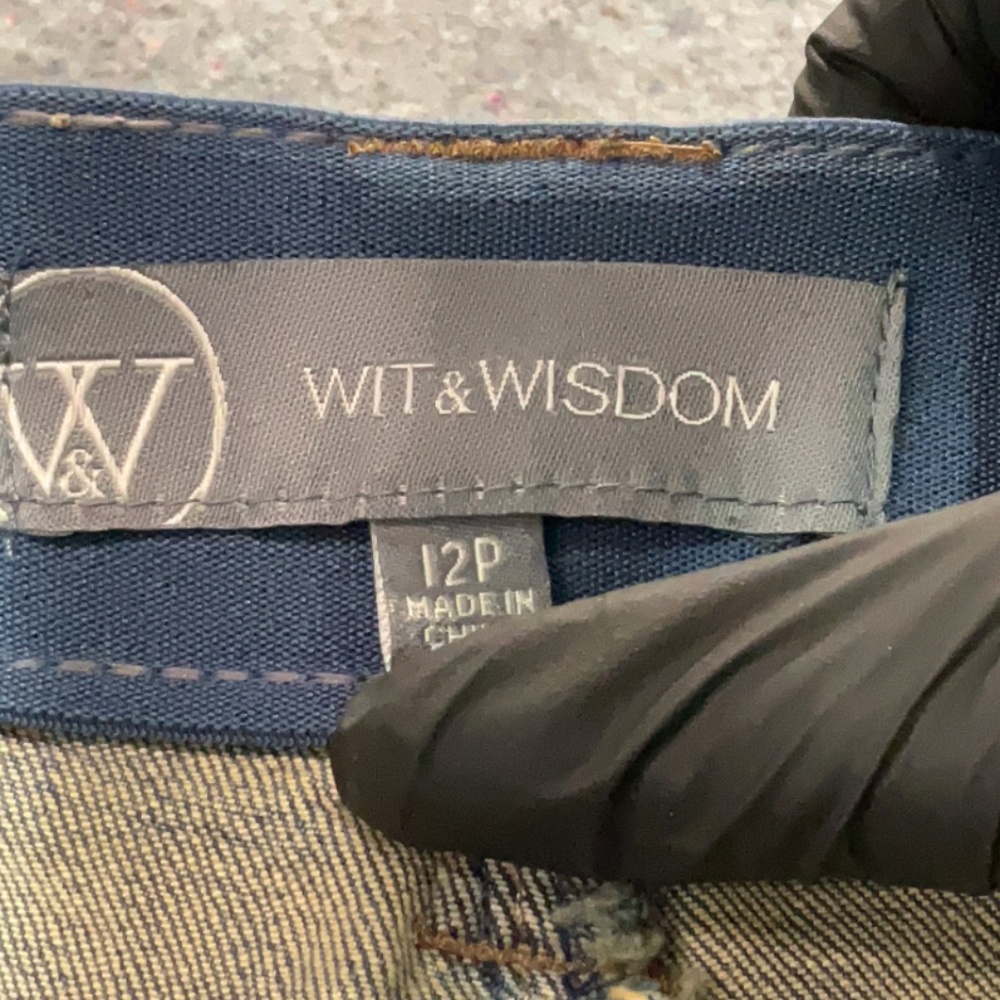 Wit & Wisdom relaxed denim shorts 12p - Picture 3 of 6